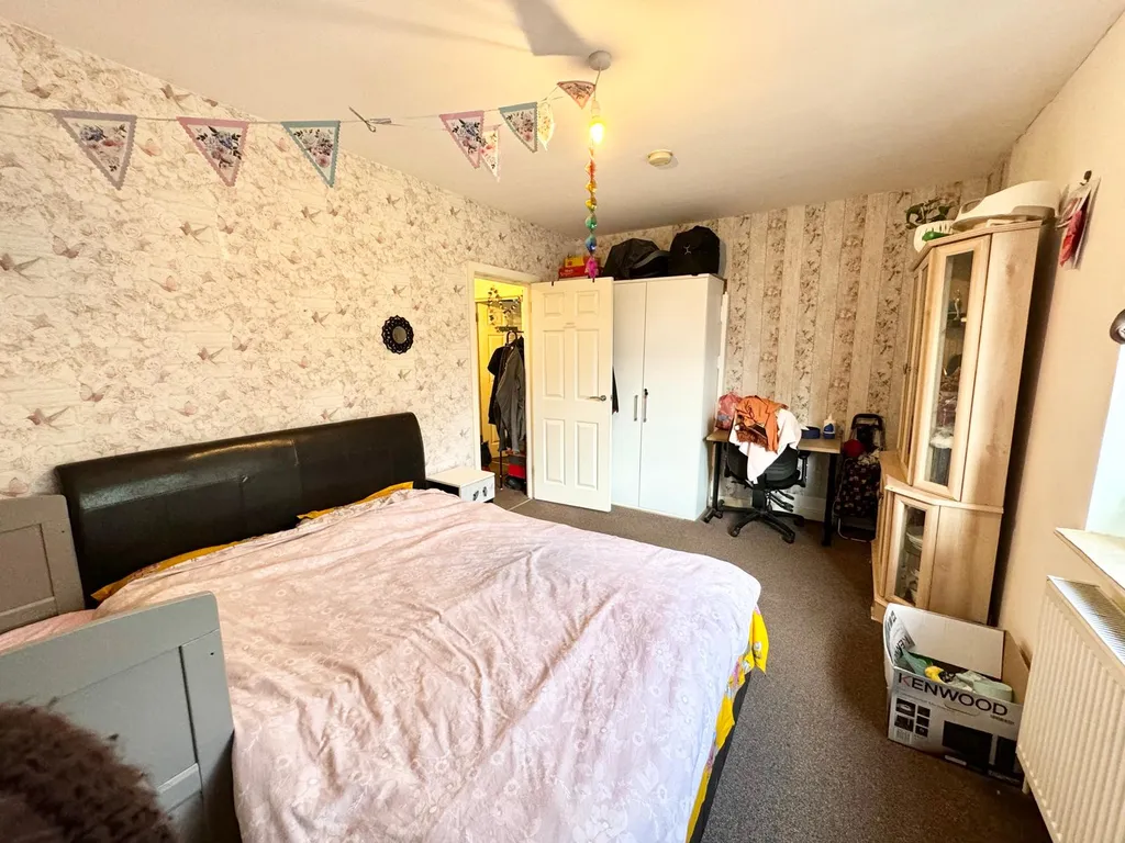 1 bed flat for sale - Image 5