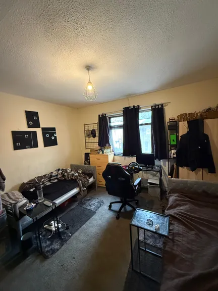 3 bed terraced house - Image 2