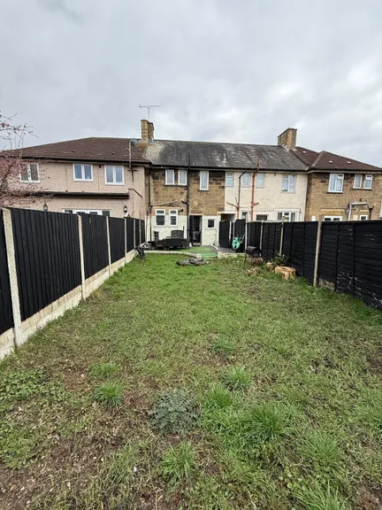 3 bed terraced house - Image 6