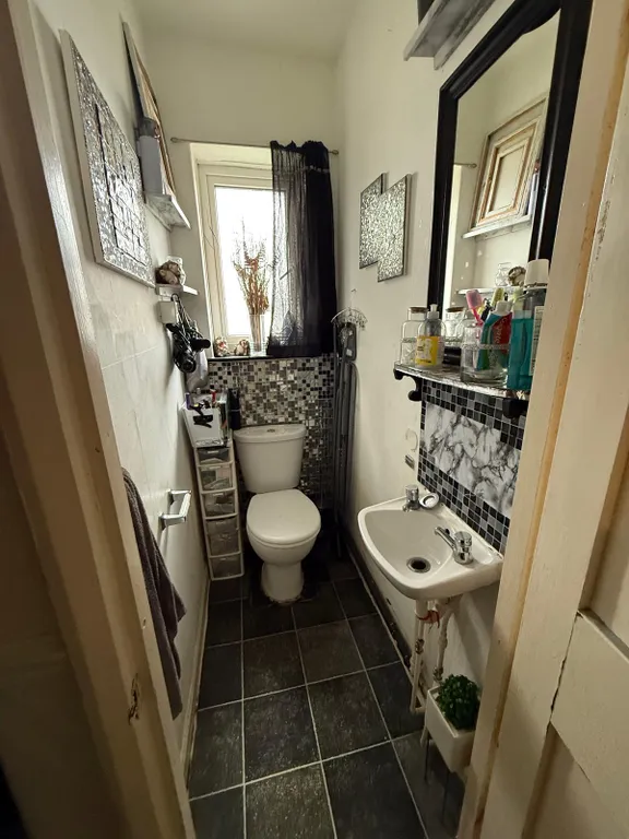 3 bed terraced house - Image 10
