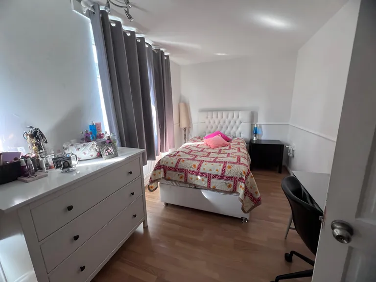2 bed flat for sale - Image 9