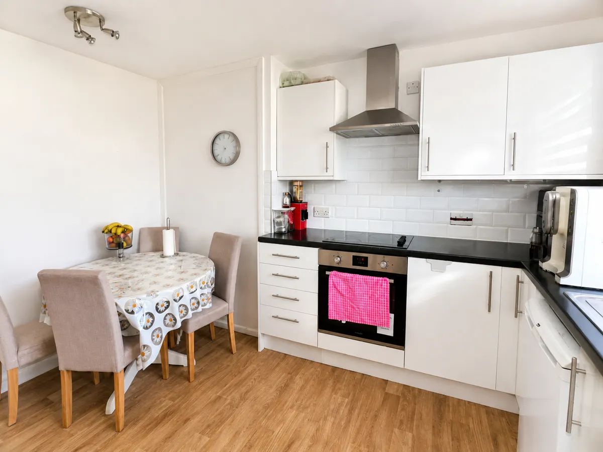 2 bed flat for sale - Image 2