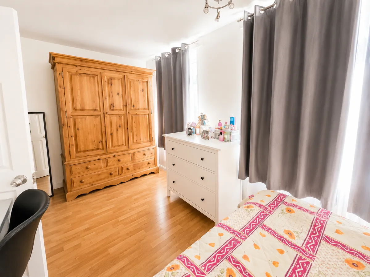 2 bed flat for sale - Image 6